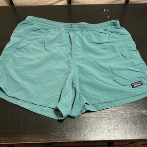 Women’s Patagonia Baggies Size M Green
